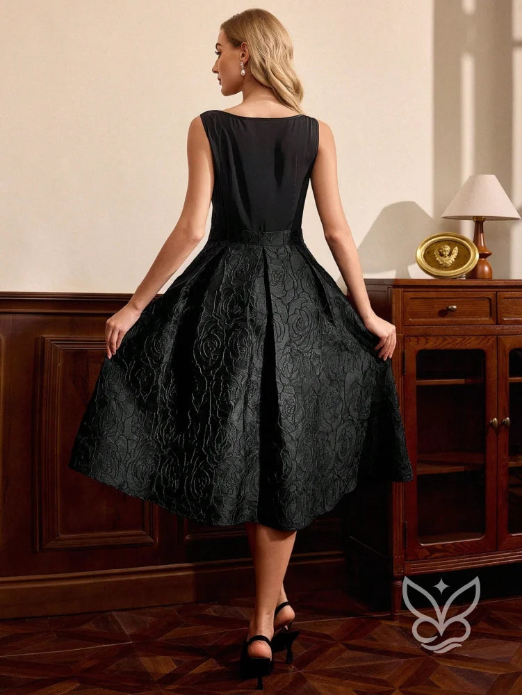 Vestido Rodado Elegante com Saia Midi Texturizada Vestido Rodado Elegante com Saia Midi Texturizada