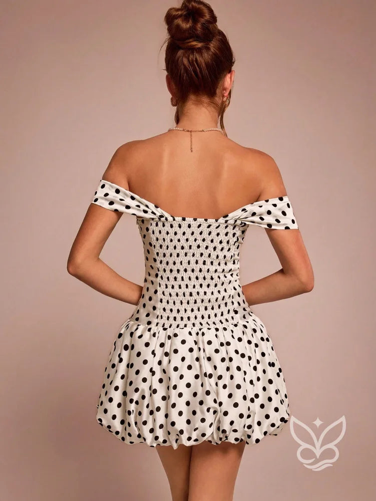 Vestido Slim Retro Estampa Poá Ombro A Ombro E Saia Bufante Vestido Slim Retro Estampa Poá Ombro A Ombro E Saia Bufante