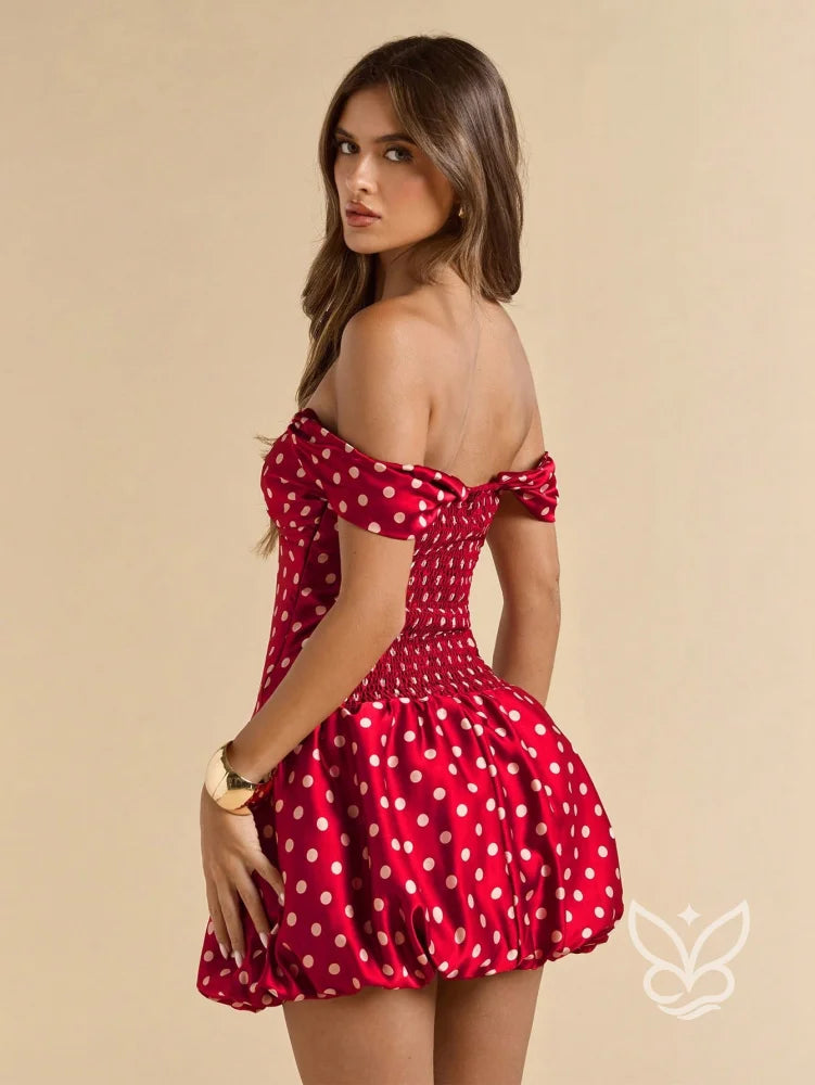 Vestido Slim Retro Estampa Poá Ombro A Ombro E Saia Bufante Vestido Slim Retro Estampa Poá Ombro A Ombro E Saia Bufante