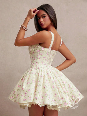Vestido Slip com Franzido no Busto e Detalhe em Renda Vestido Slip com Franzido no Busto e Detalhe em Renda