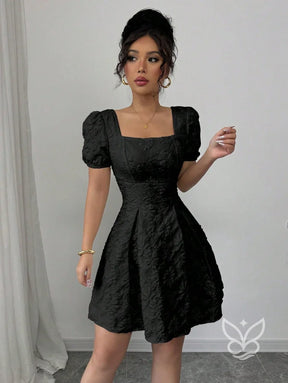 Vestido Texturizado Com Manga Bufante E Decote Quadrado Vestido Texturizado Com Manga Bufante E Decote Quadrado