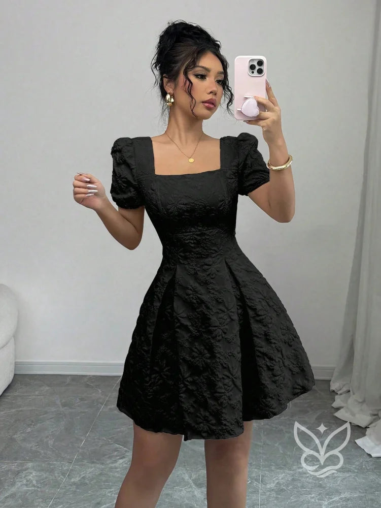 Vestido Texturizado Com Manga Bufante E Decote Quadrado Preto / PP Vestido Texturizado Com Manga Bufante E Decote
