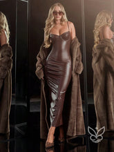Vestido Tubinho Em Material Brilhante Com Alças Finas Vinho / PP Vestido Tubinho Em Material Brilhante Com Alças Finas